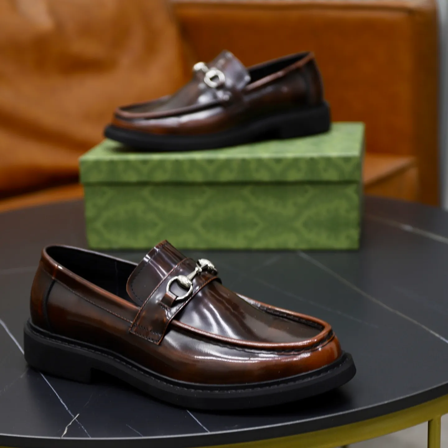 Ex-factory price: 540💰🙅‍♂️🙅‍♂️🙅‍♂️ Brand: GUCCI Standard code: Men's code 38-44 (45 can be customized) Grade: Same style as the official website Original order quality Material: Original cowhide surface Comfortable cowhide lining Original outsole Style category: Men's fashionable casual leather shoes Distinguished big-name luxury elements Top luxury Color: actual picture color